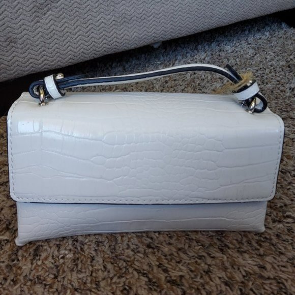 *NEW W/ TAGS* - Expressions NYC - White Faux Alligator Print Handbag - Picture 1 of 3